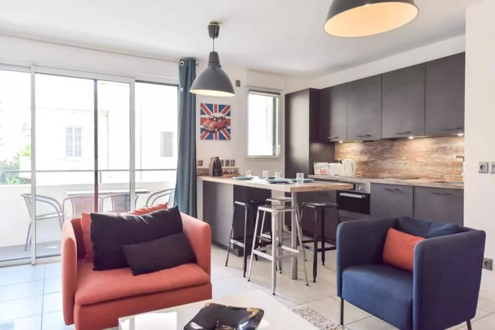 Résidence 3 Pi&egrave;ces Moderne Avec Piscine Au Palm Beach