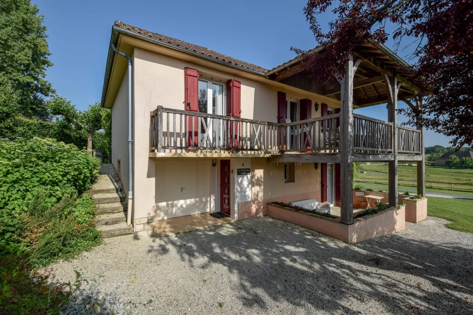 Pavillon Le Périgord Sable-Buitenkant zomer