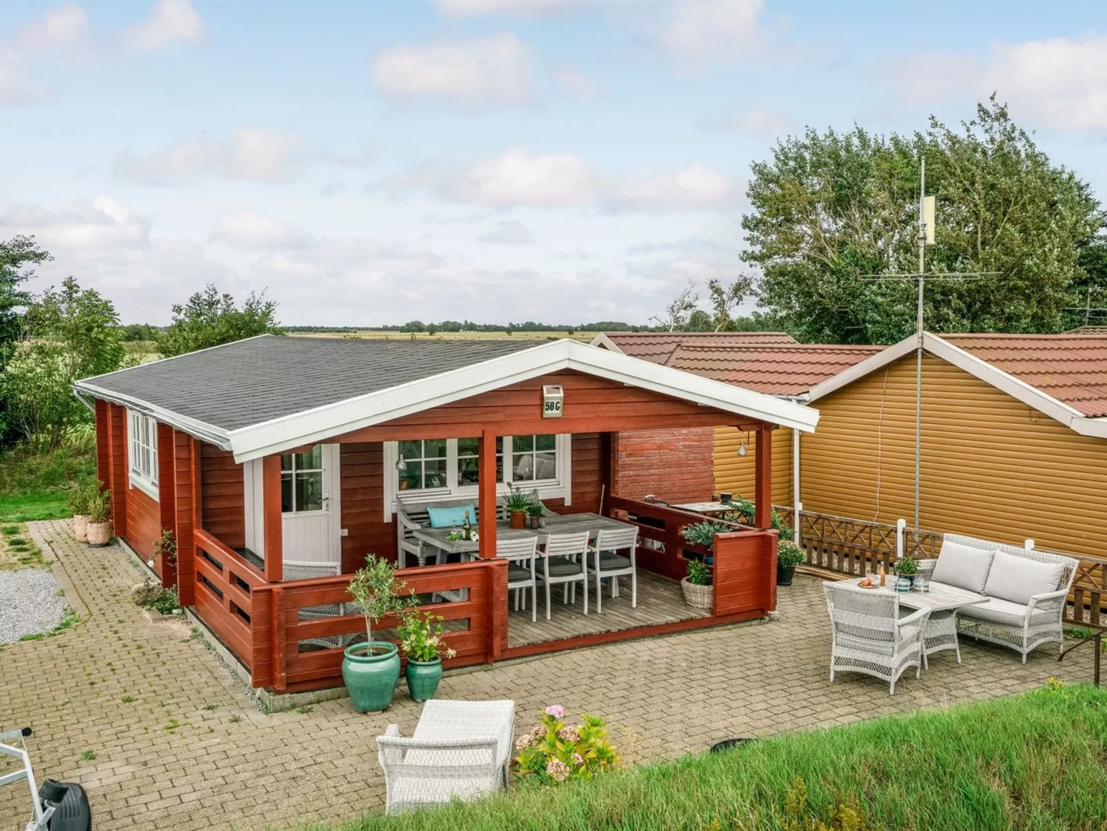 "Topi" - 15m from the sea