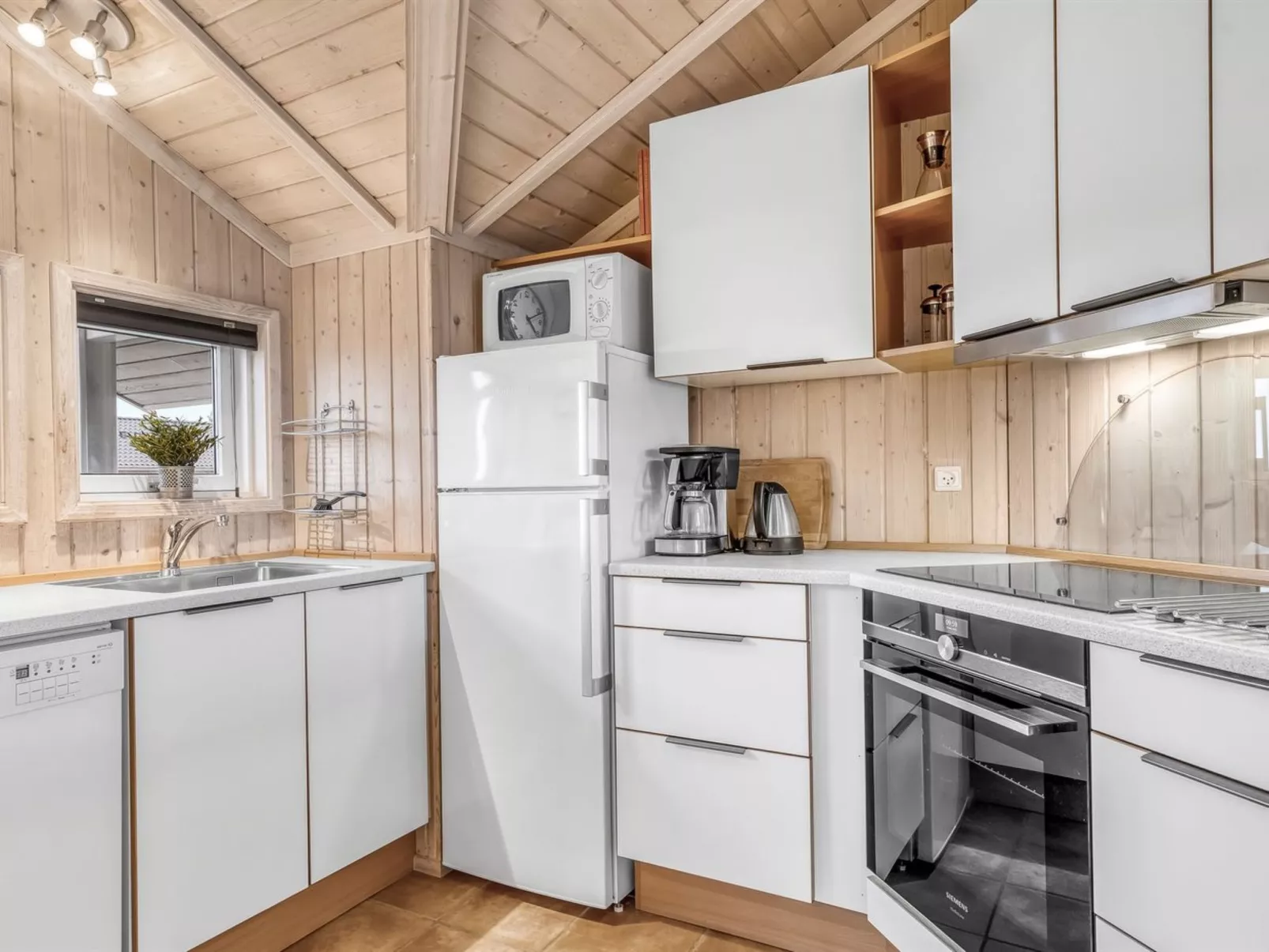 "Kiran" - 200m from the sea