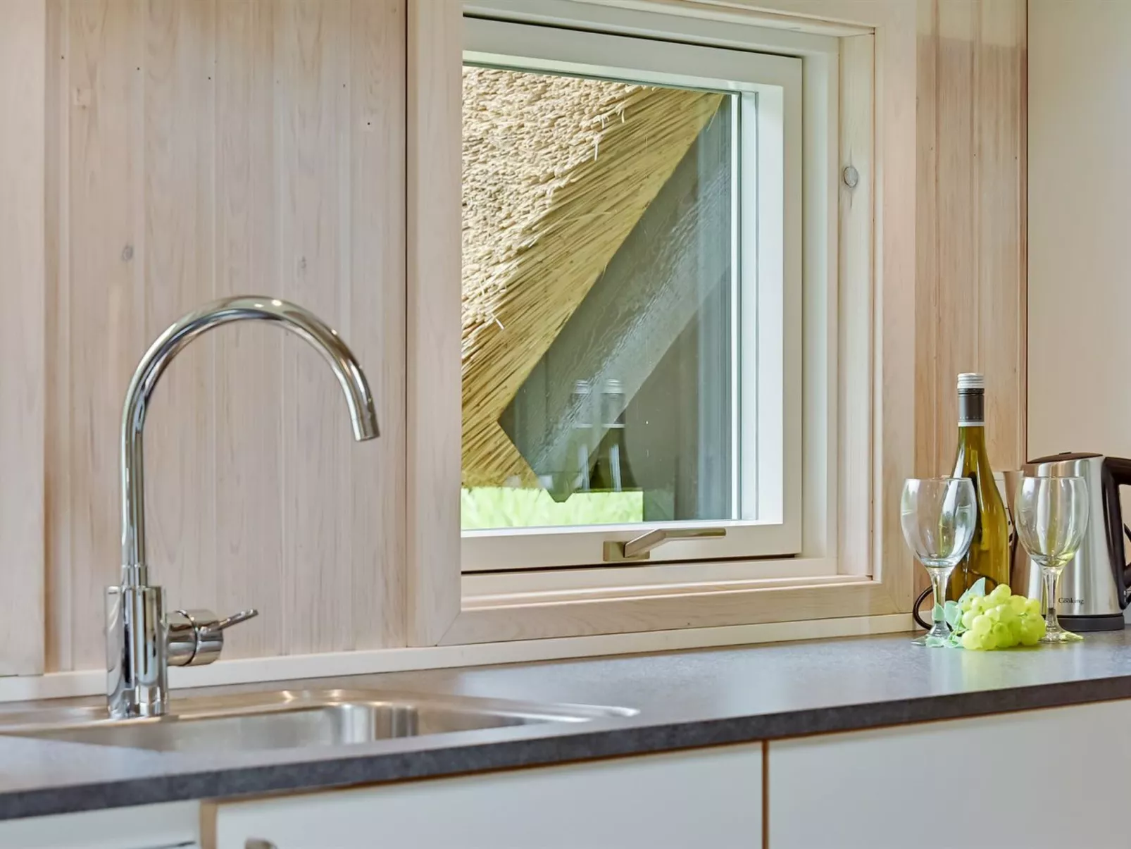 "Ellanor" - 1km from the sea