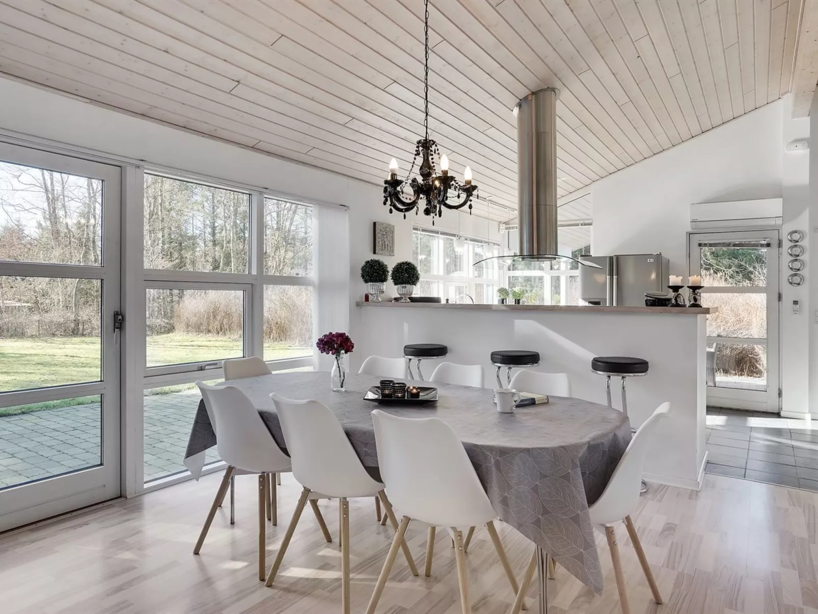 "Ulfsten" - 1.6km from the sea