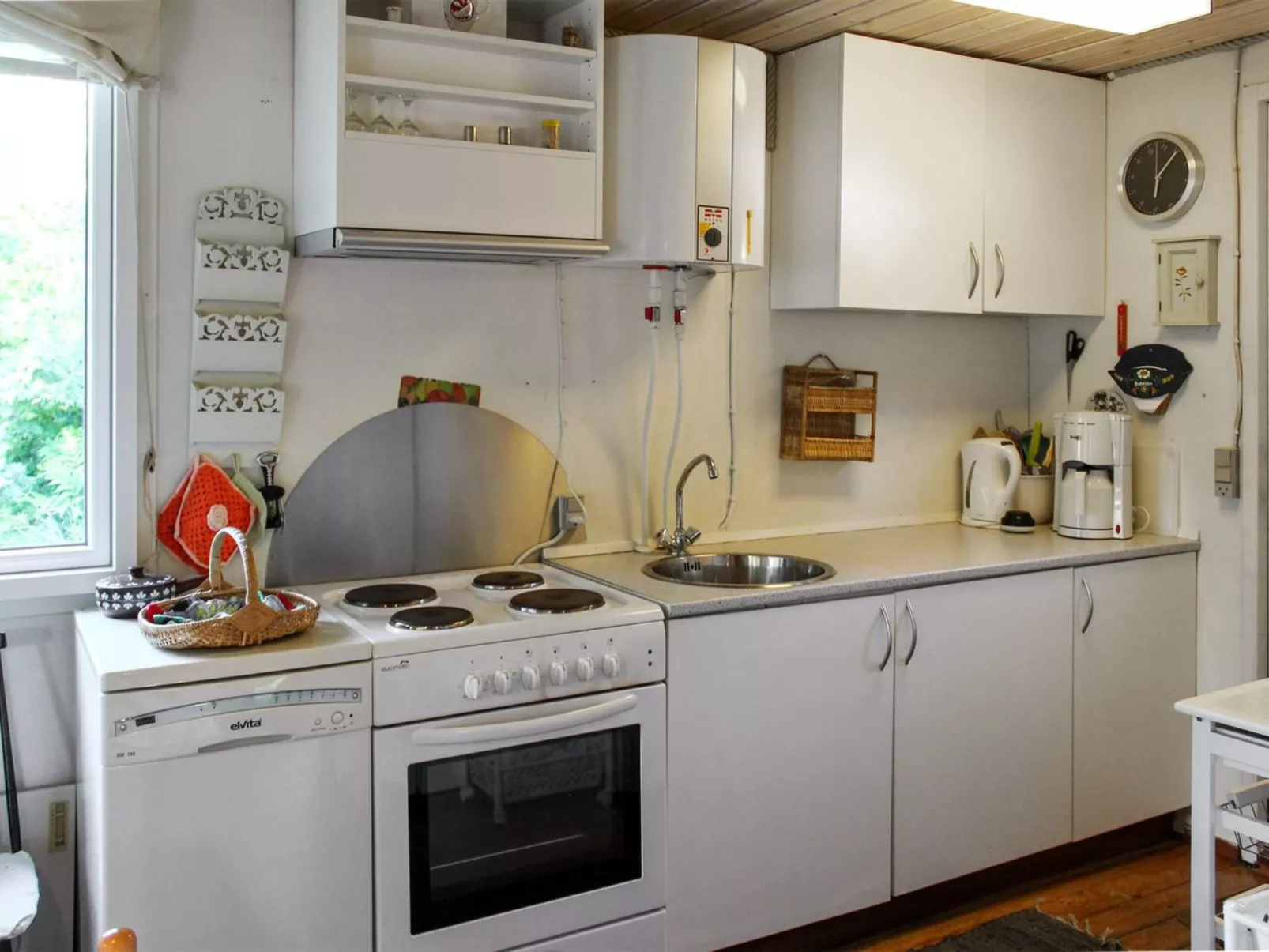 "Aneline" - 700m from the sea