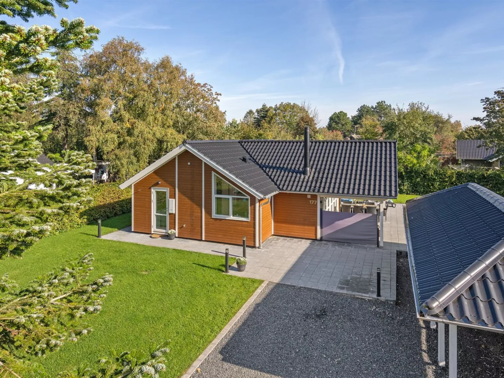 "Hellena" - 90m from the sea