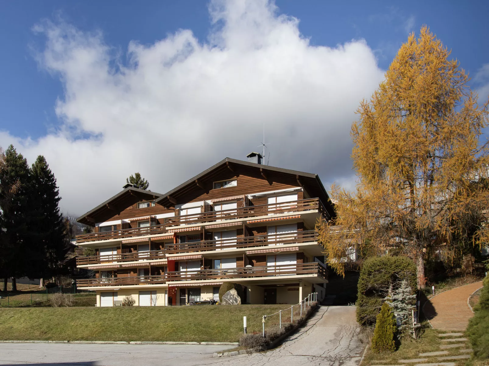 Beau Site No 21-Buiten