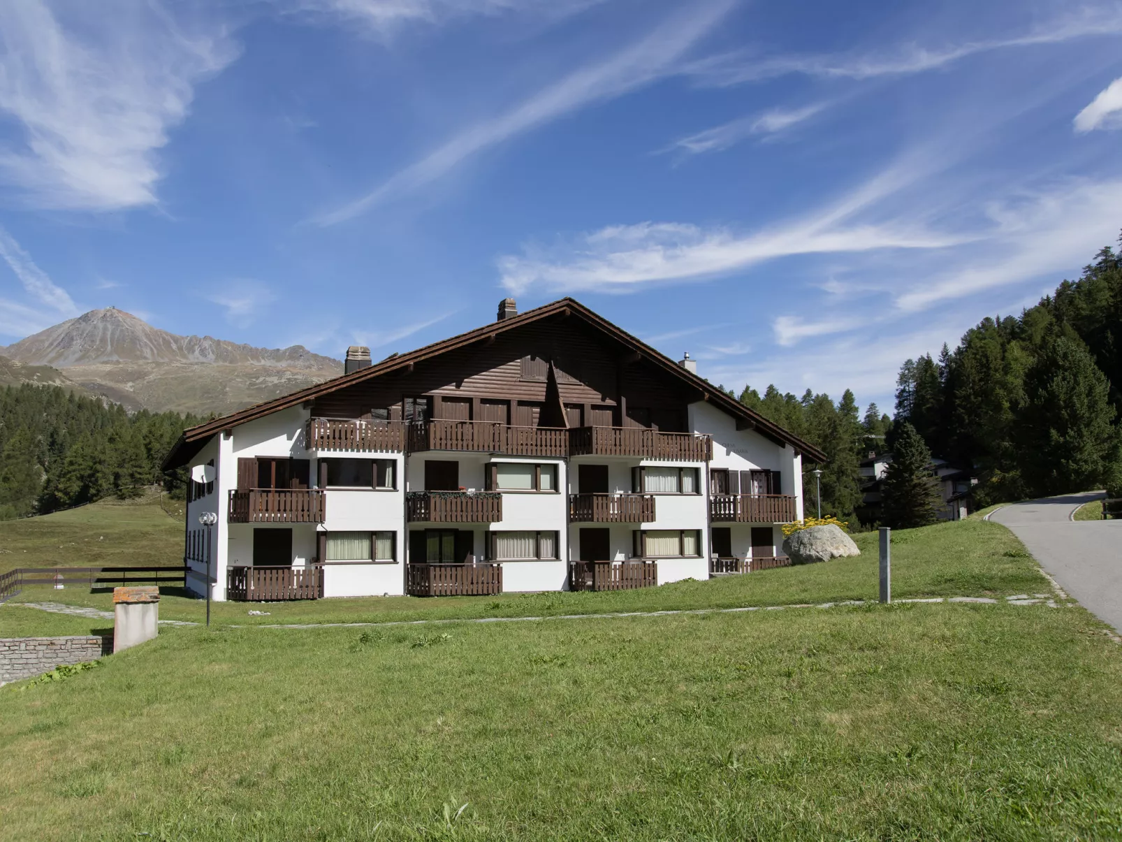 Chesa Linaria-Buiten