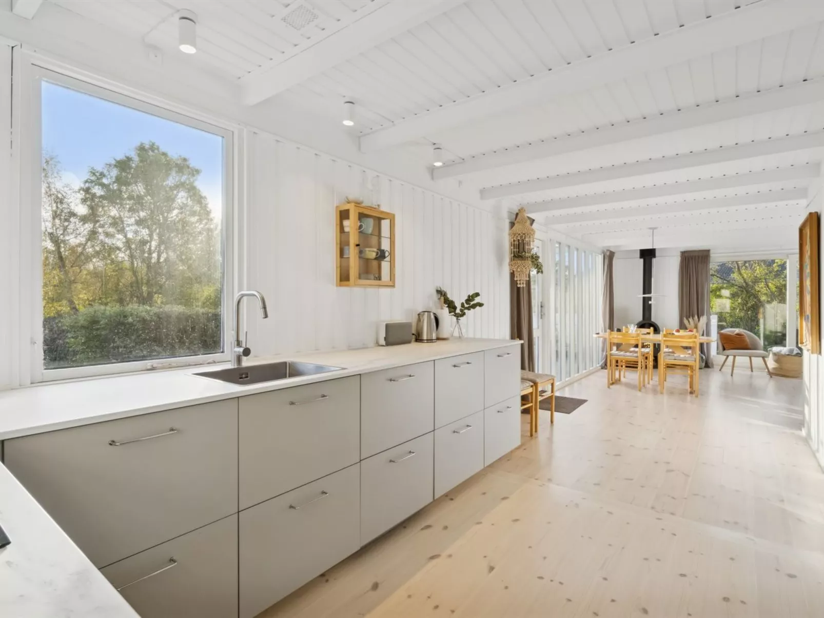 "Anni" - 250m from the sea