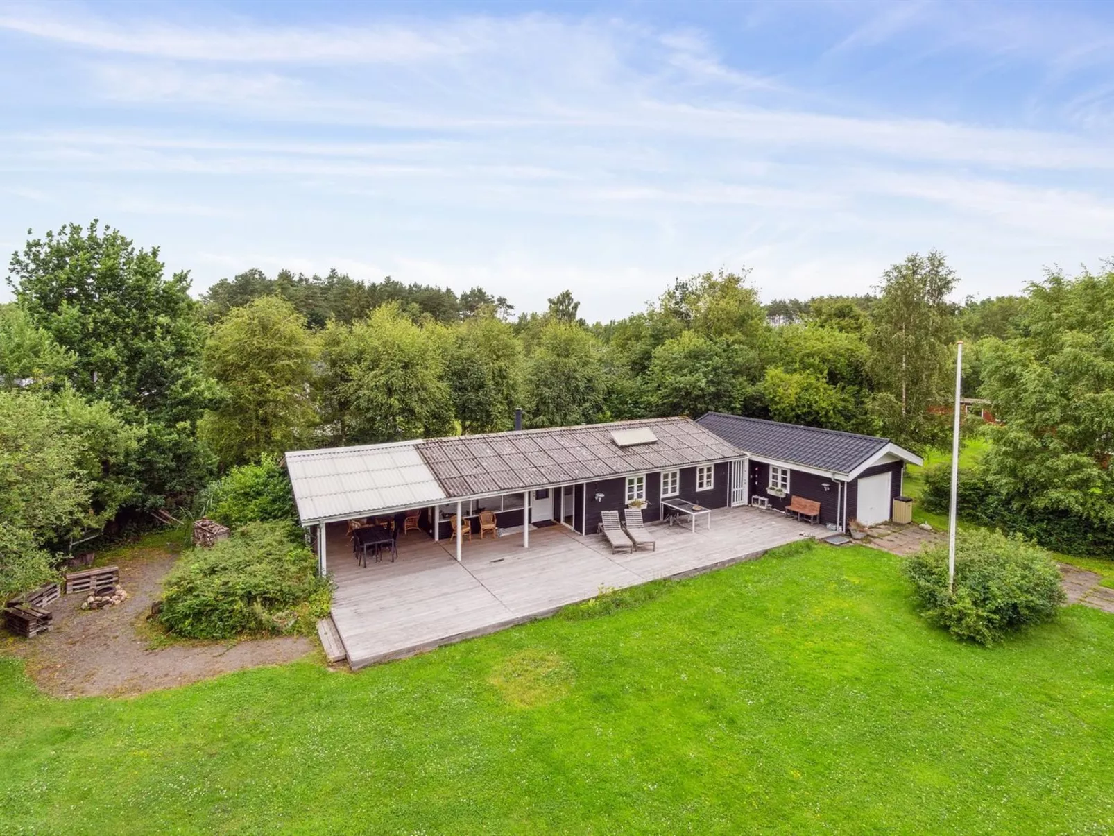 "Gunlög" - 1.3km from the sea