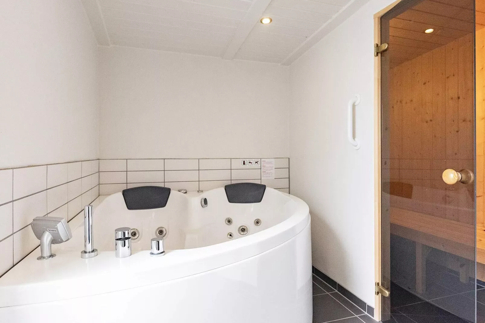 8 persoons vakantie huis in Ebberup-By Traum-Spa