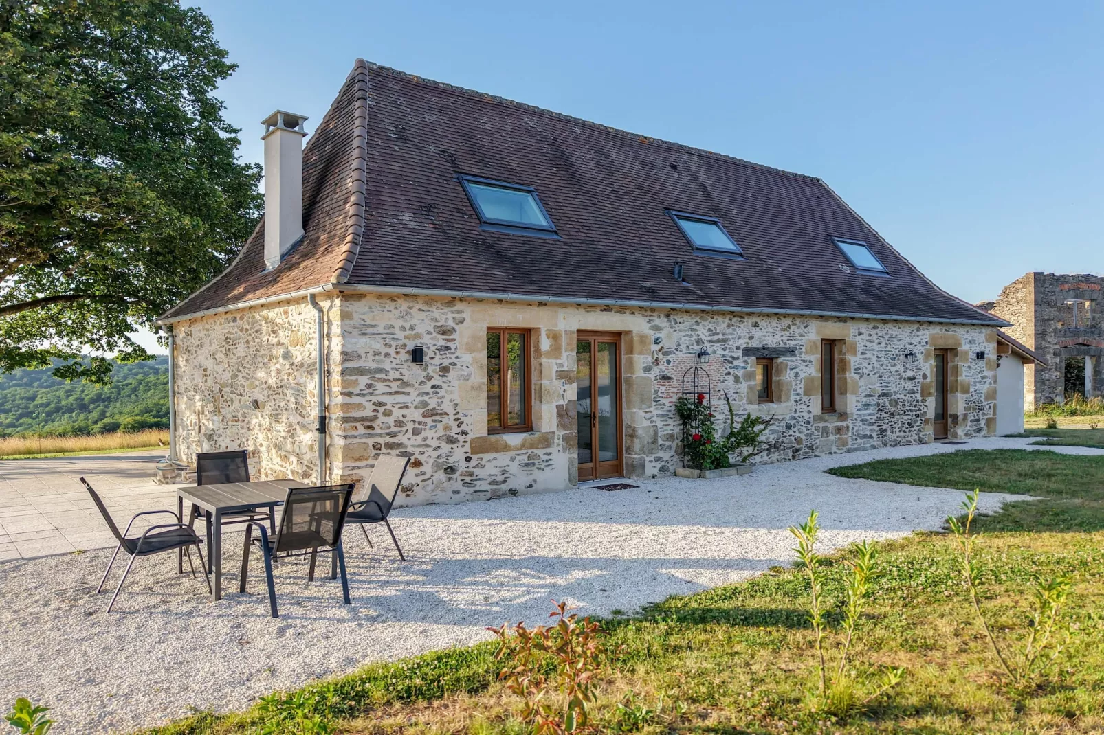 La Pépinière-Buitenkant zomer