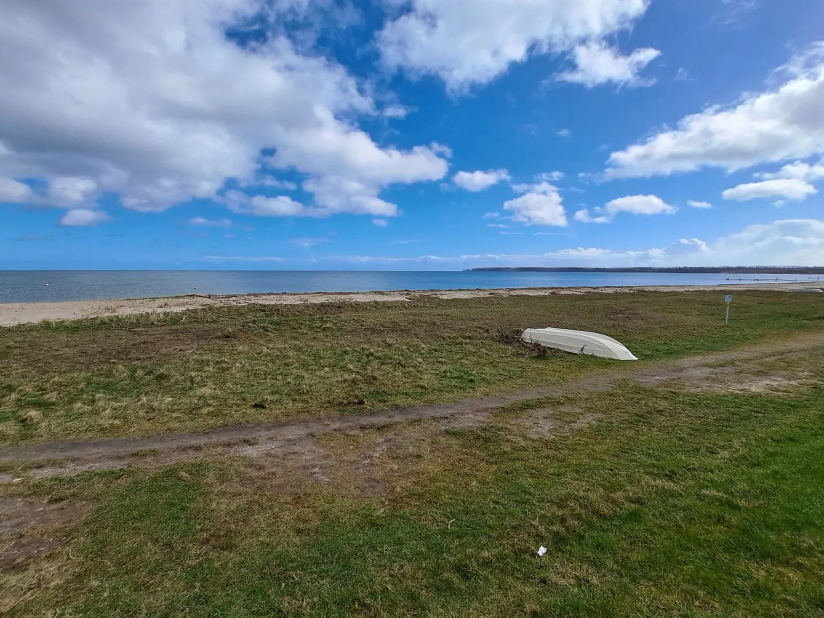 "Dory" - 30m from the sea