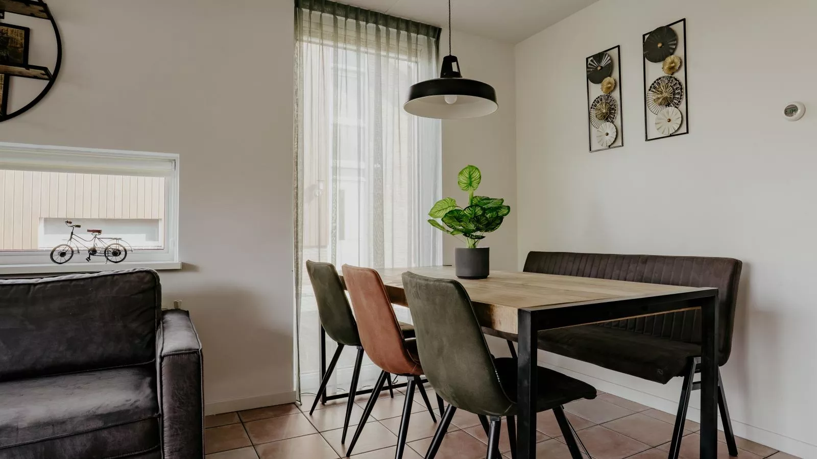 Busch en Dam-Eetkamer