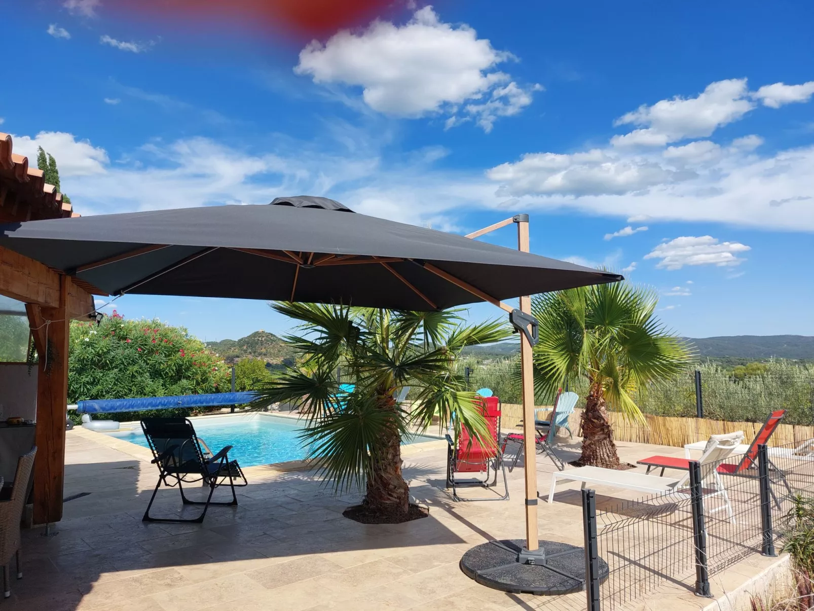 Les Lauriers Blancs-Buiten