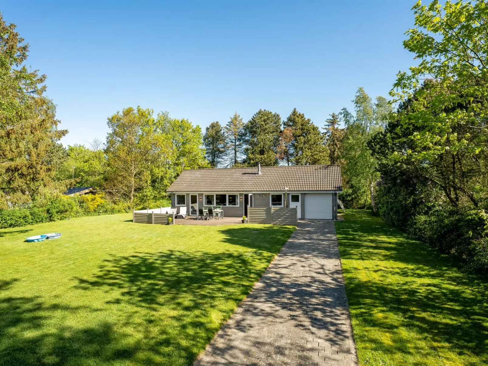 "Rohan" - 700m from the sea