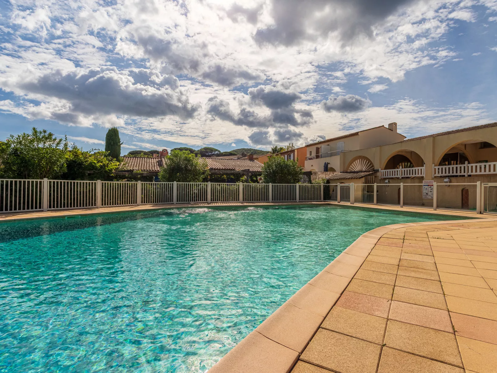 Les Parcs de Gassin-Buiten