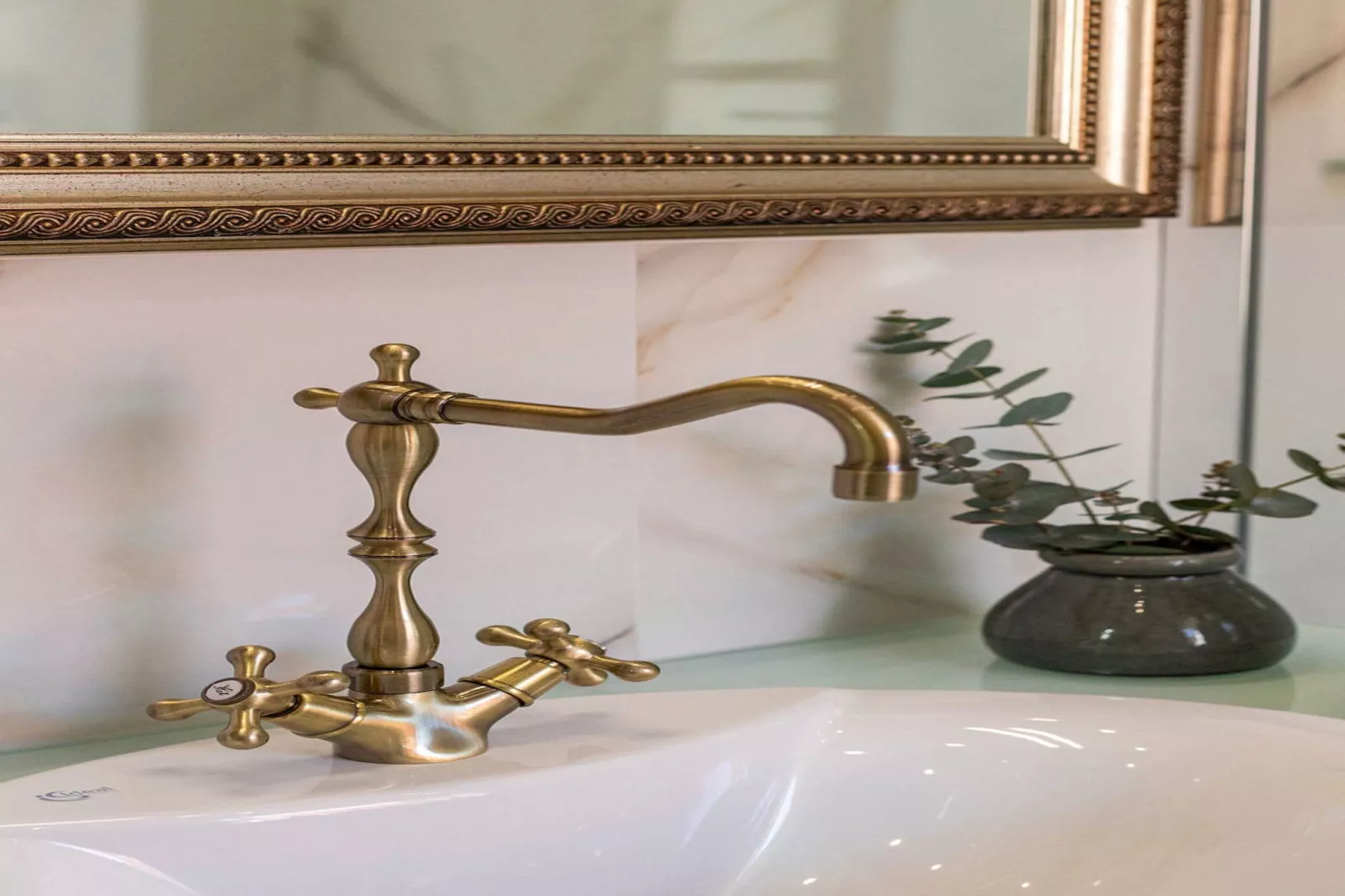 Vivaldi - Deluxe Double Room with Side City View (S3)