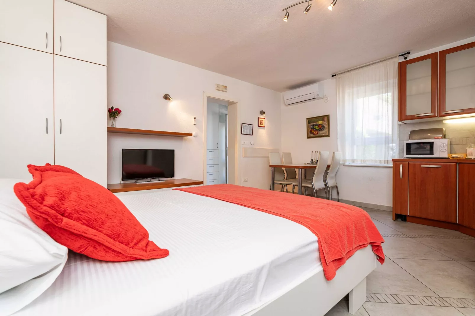 Villa Alegria Cavtat - Studio Apartment with Patio and Garden View-Slaapkamer