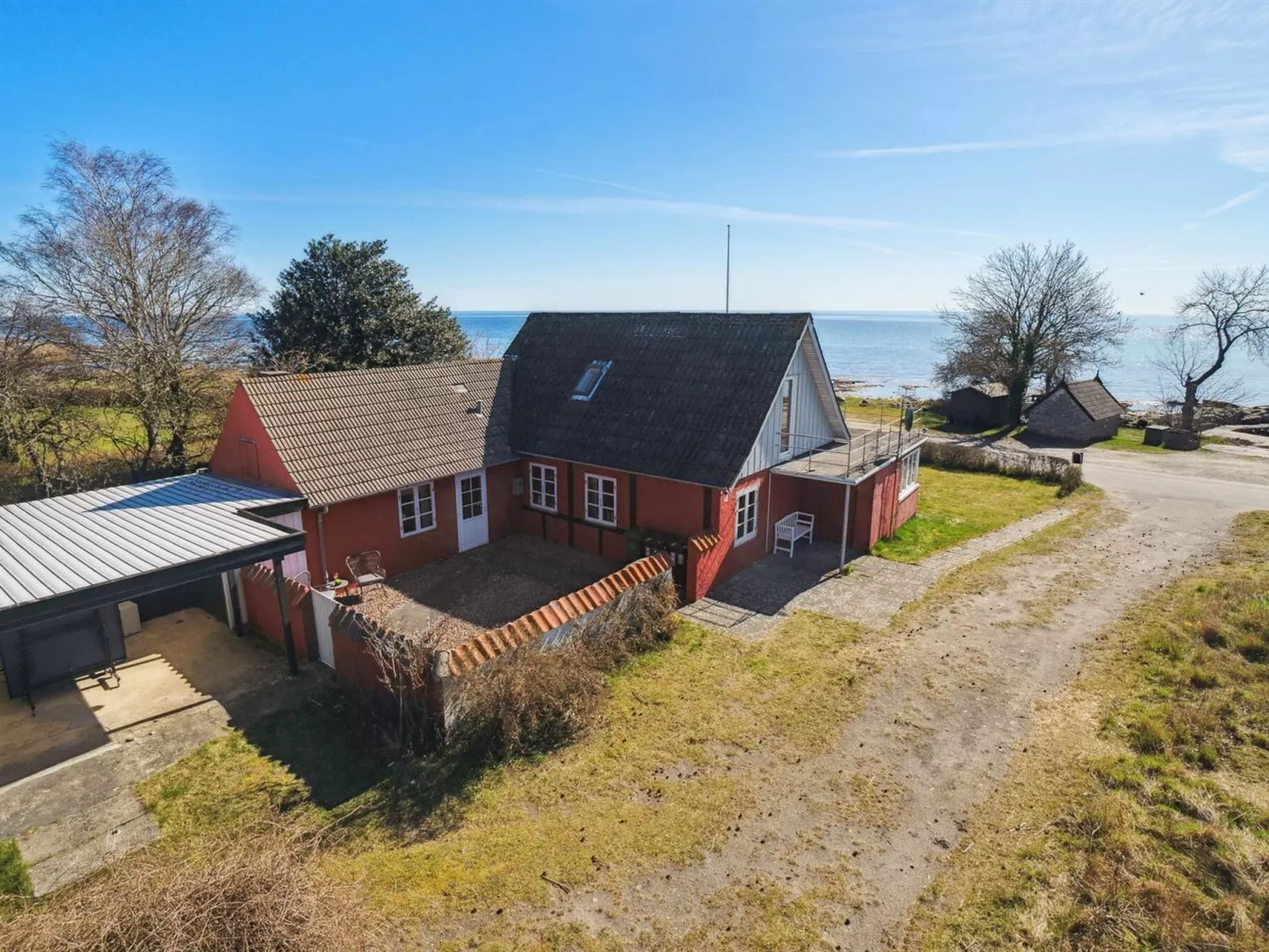 "Hakon" - 40m from the sea