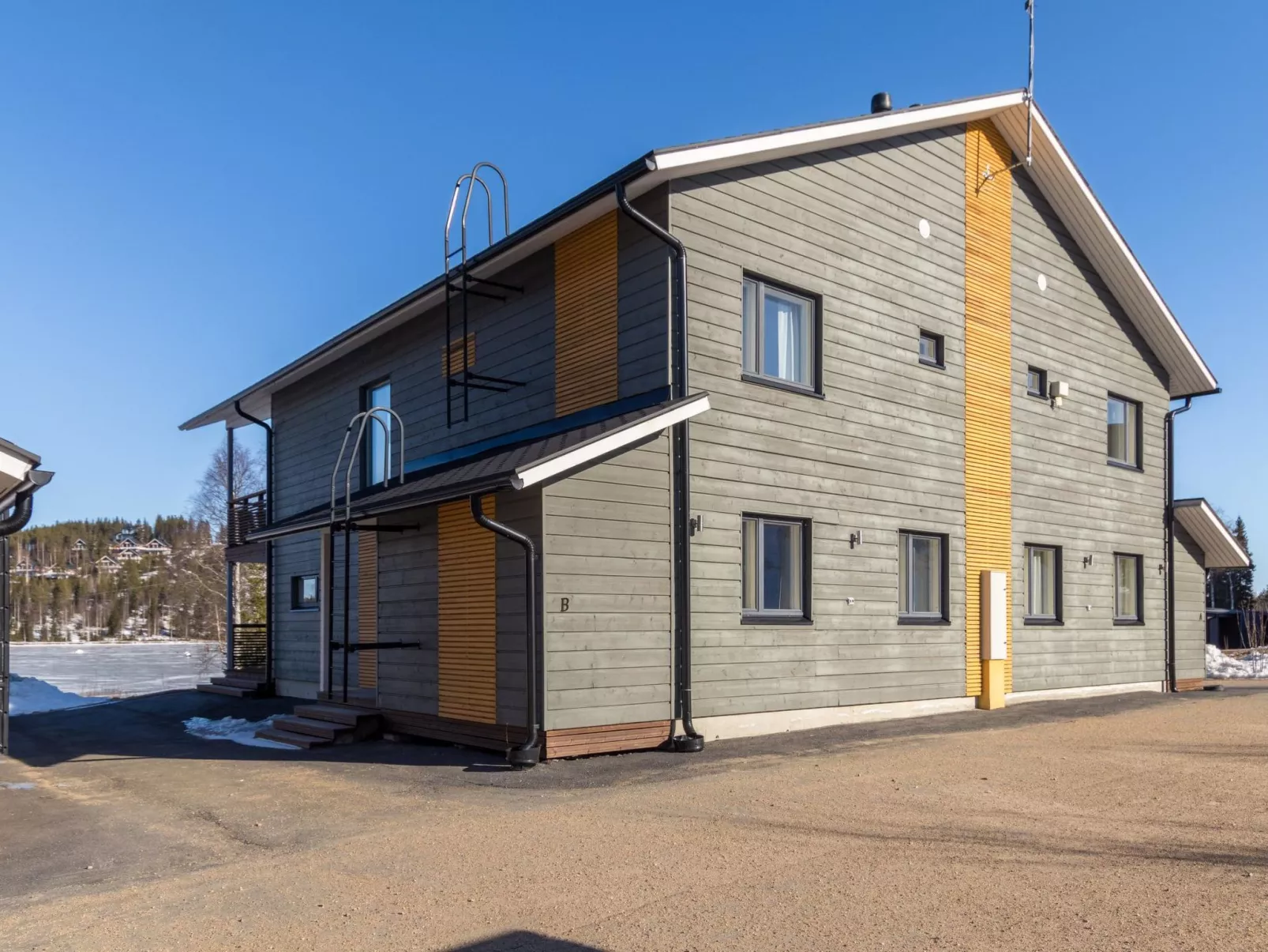 Hallan karhu b, paritalo