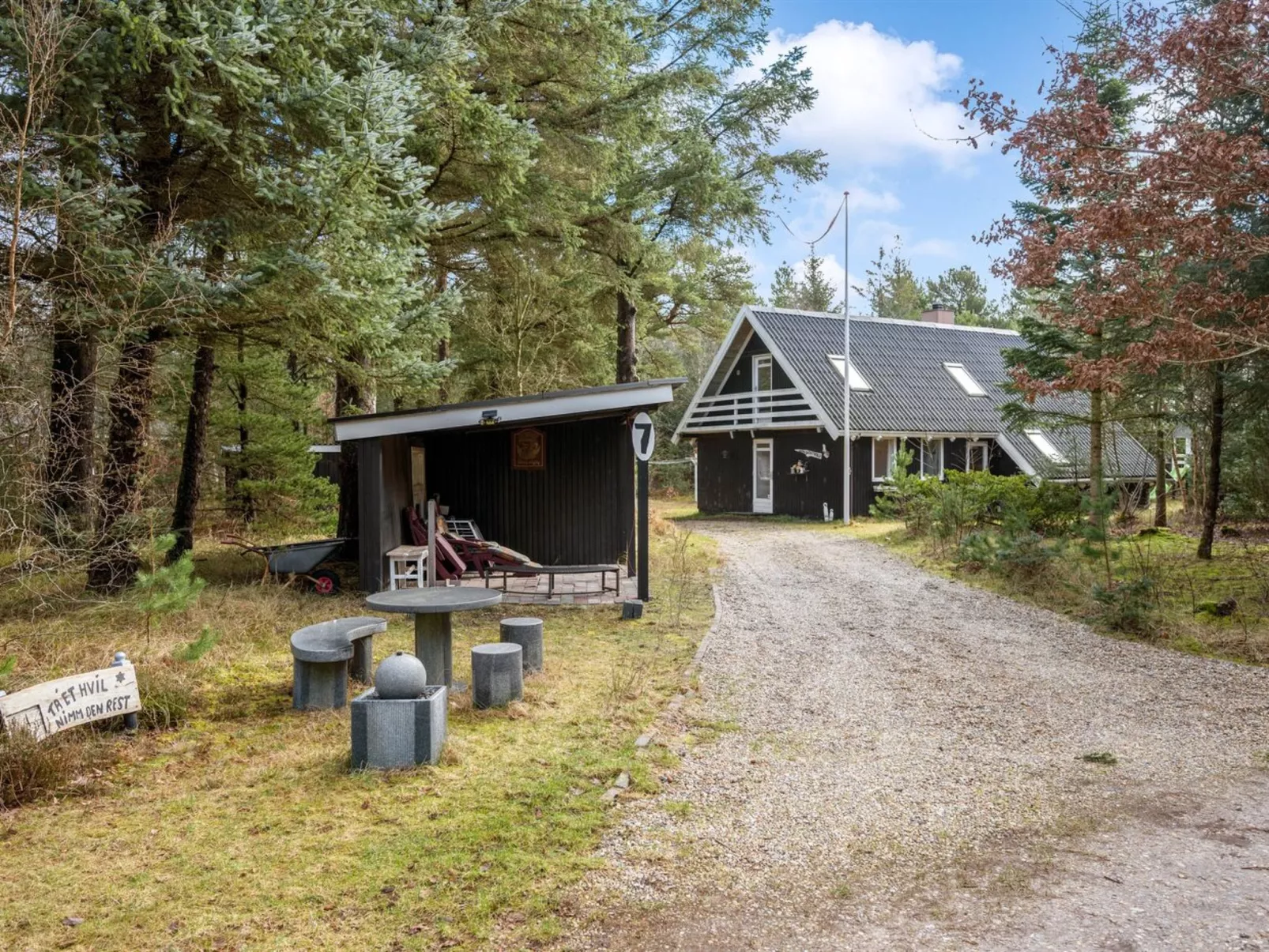 "Poul" - 1.9km from the sea