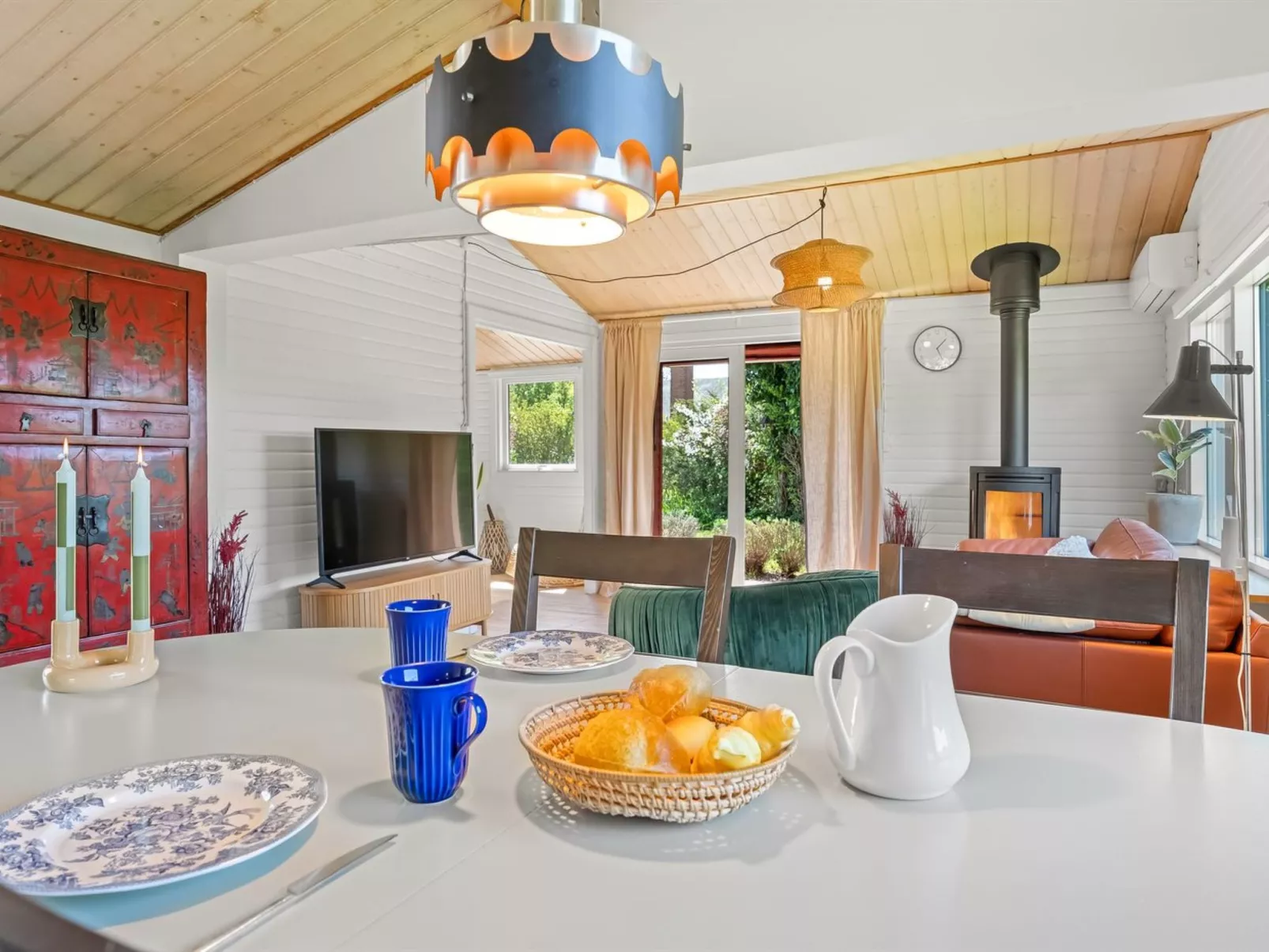 "Oona" - 700m from the sea