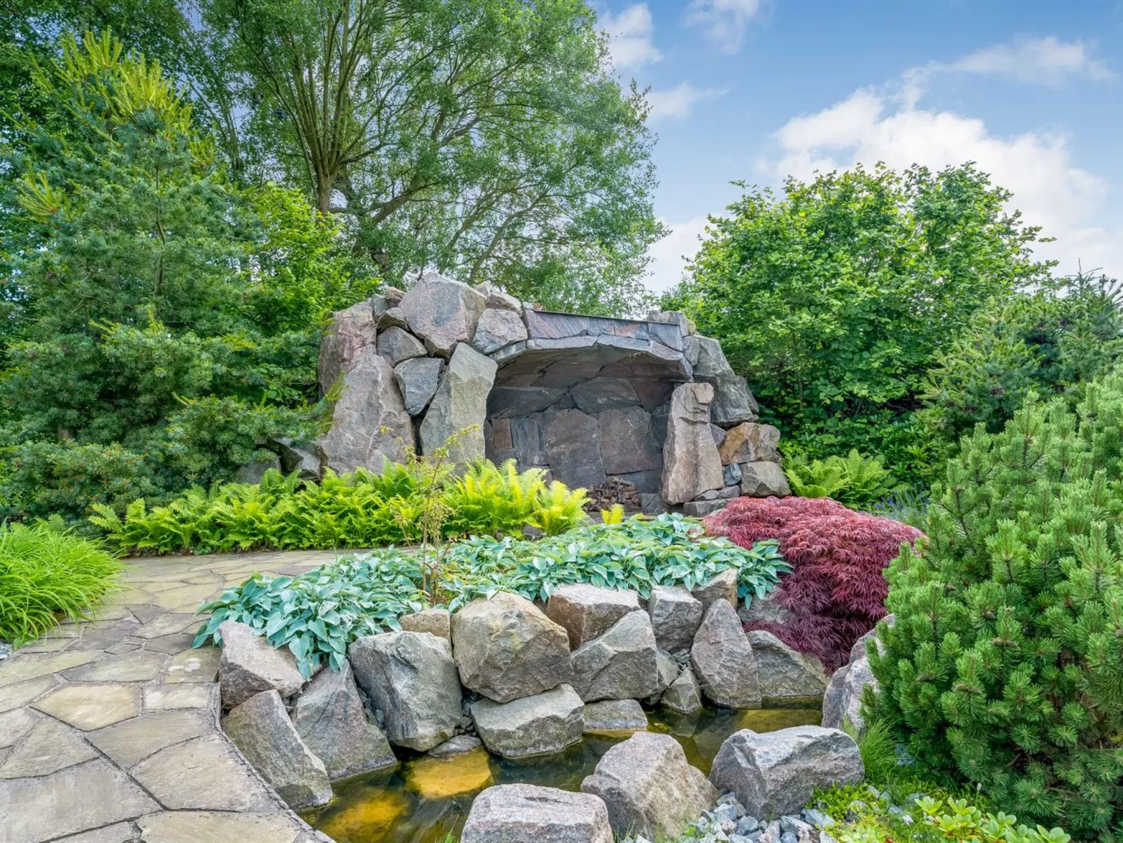 "Ellie" - 700m from the sea