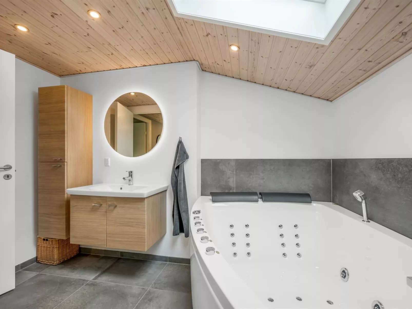 "Roland" - 200m to the fjord