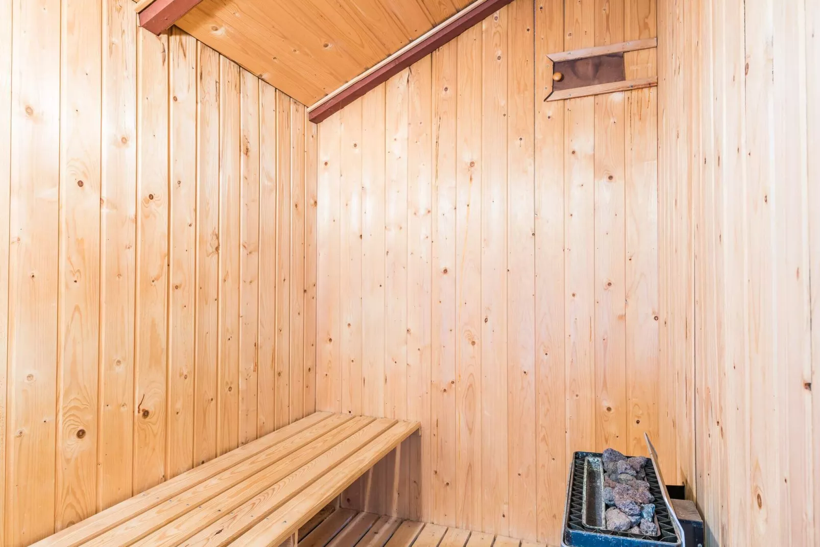 6 persoons vakantie huis op een vakantie park in Henne-Sauna
