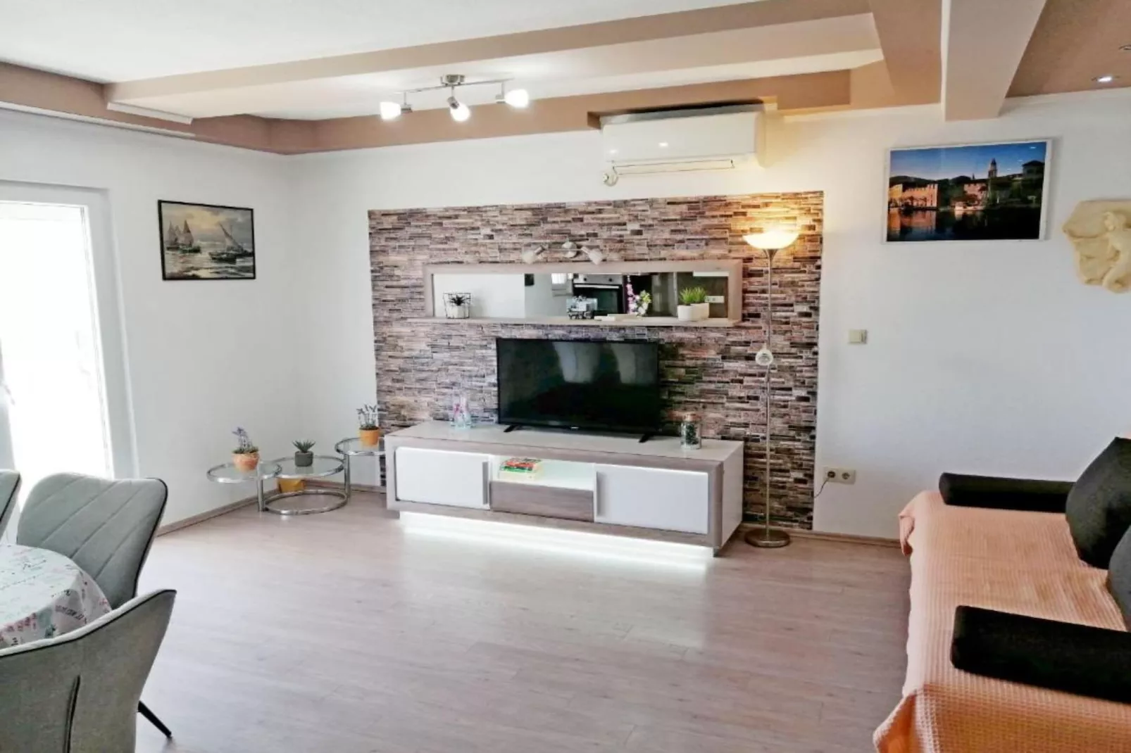 Apartment Libe with Sea View Trogir - Two Bedroom Apartment with Balcony