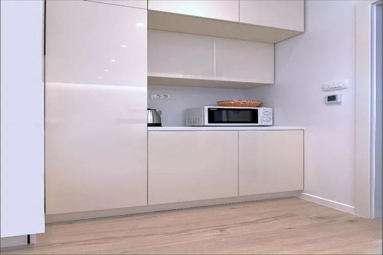 Deluxe Room with King Size Bed (4)