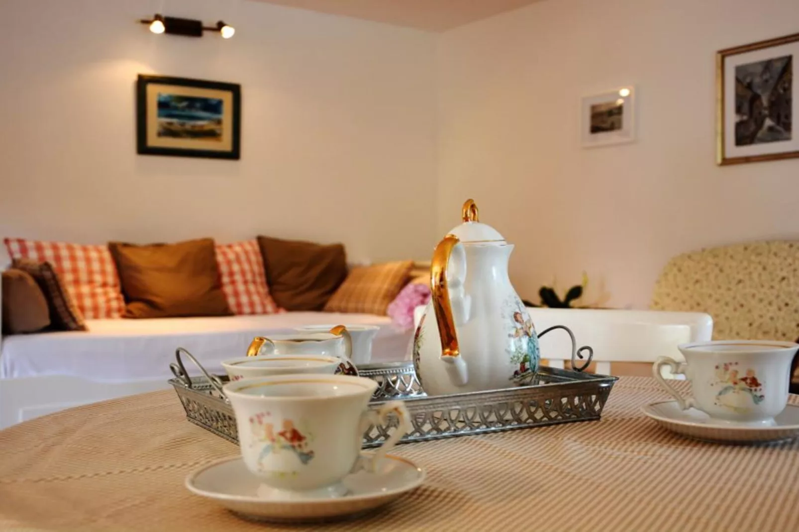 One-Bedroom Apartment (Lovor)