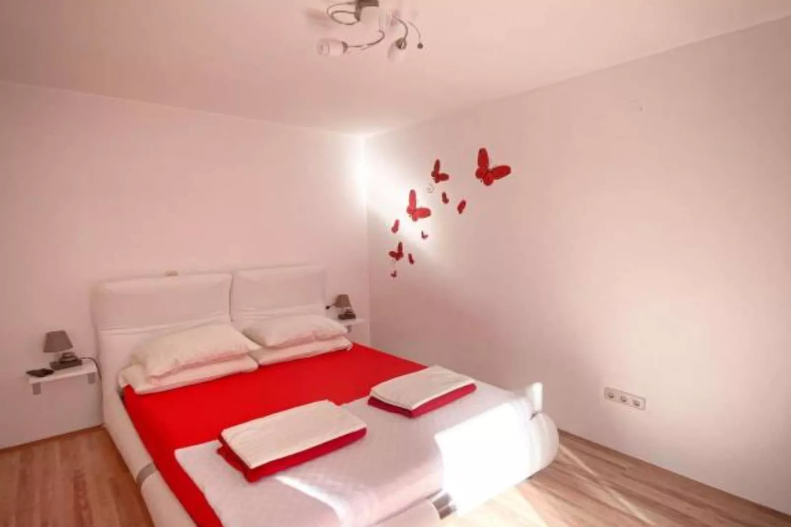 Peaceful Apartments With Style - One Bedroom Apartment