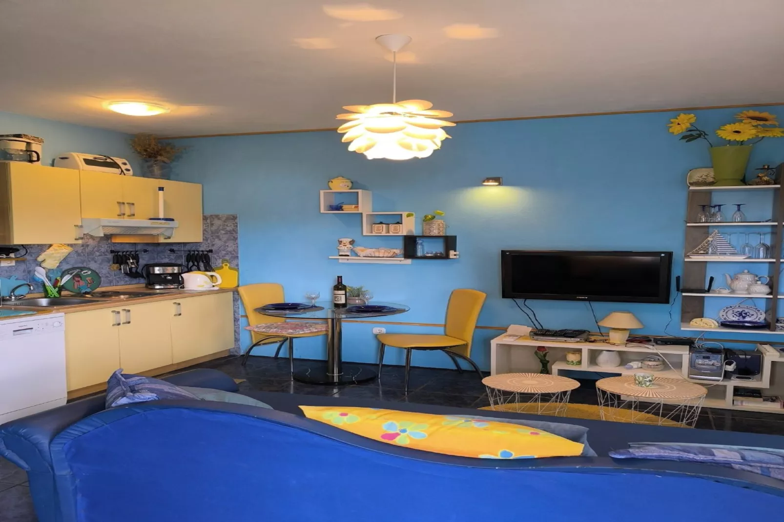 Cozy Apartments Žute, island of Korčula-One-Bedroom Apartment With Terrace And Sea View  (A2)