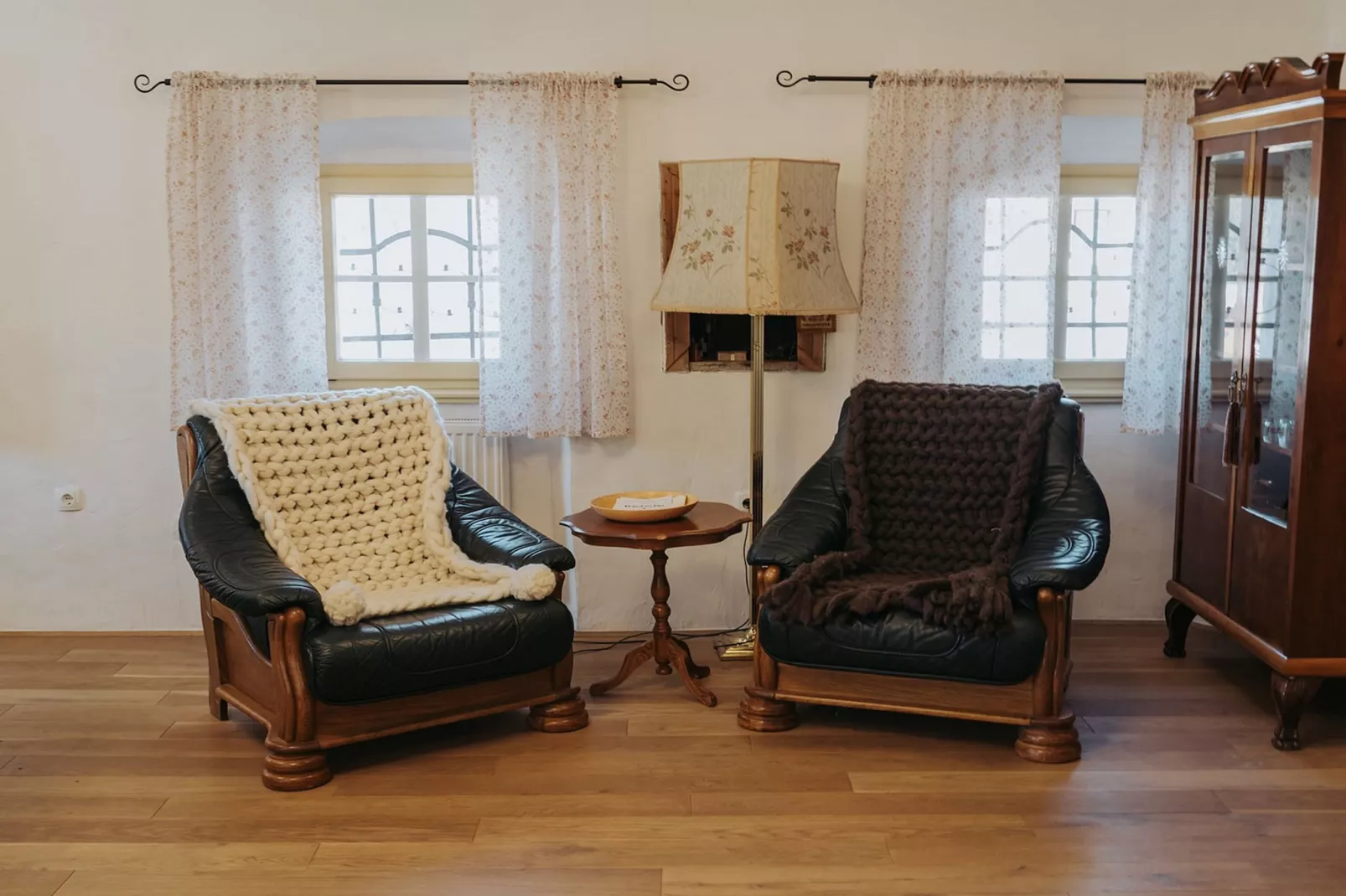 Enchanted Misty Valley Cottage Apartments - Classic One Bedroom Apartment (owner 2)