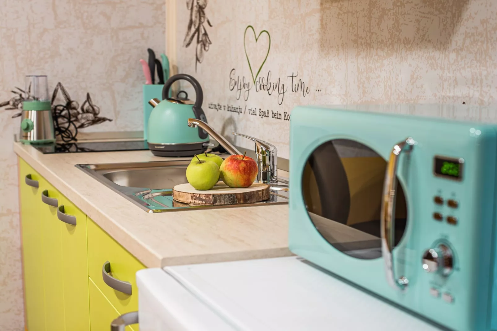 Elegant and Stylish Retreat Apartments with Terrace - Studio Apartment with Terrace