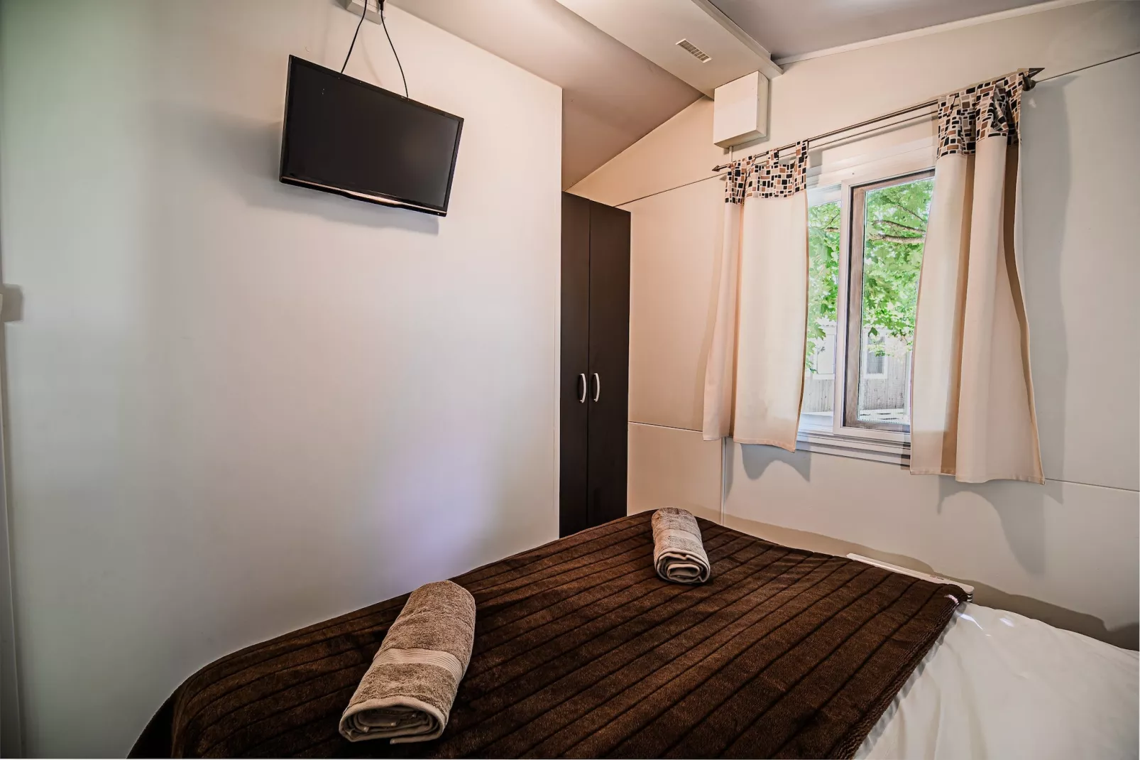 Waterside Retreat Mobile Homes with Thermal Riviera Tickets - Three Bedroom Mobile Home with Lake View  (owner 3)