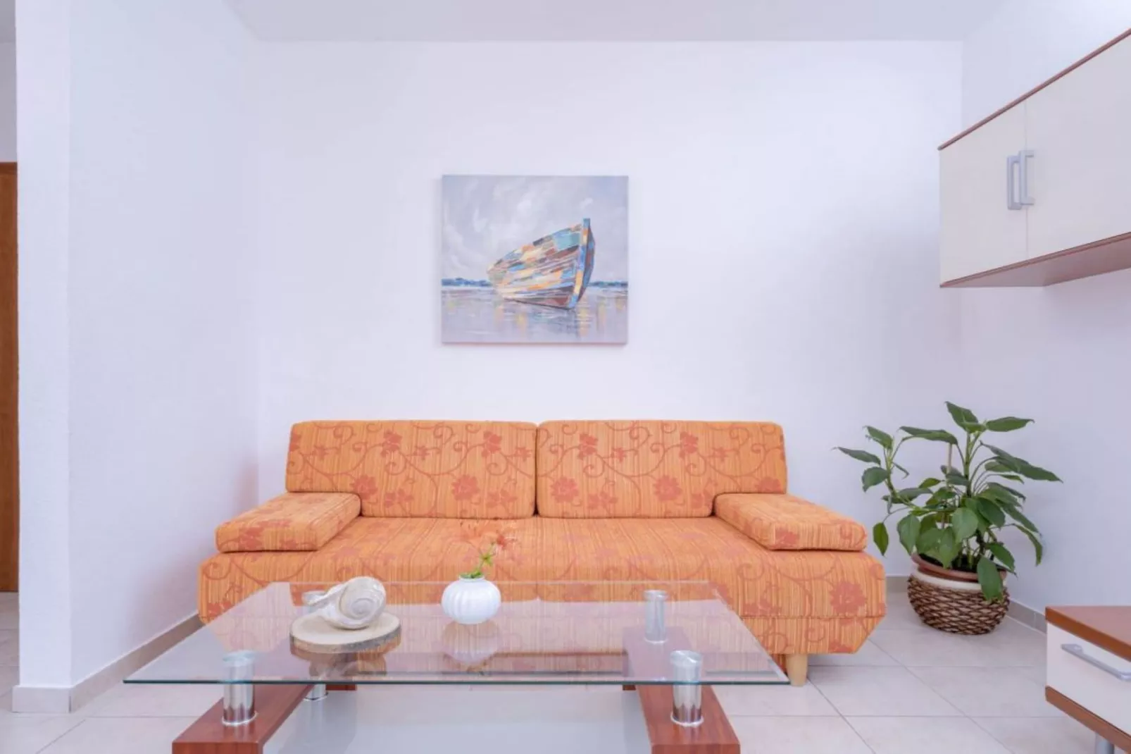 One Bedroom Luxury Apartment with Balcony and Sea View  1