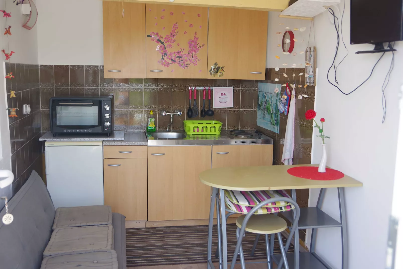 Serene Barbat Escape with Just Minutes from the Beach - One Bedroom Apartment with Balcony 3