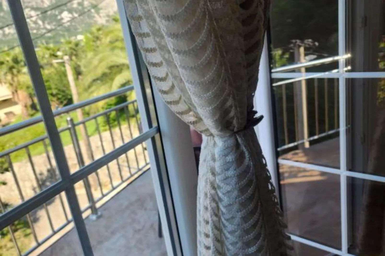 Deluxe City Escape with Modern Comforts & Garage - Double Room