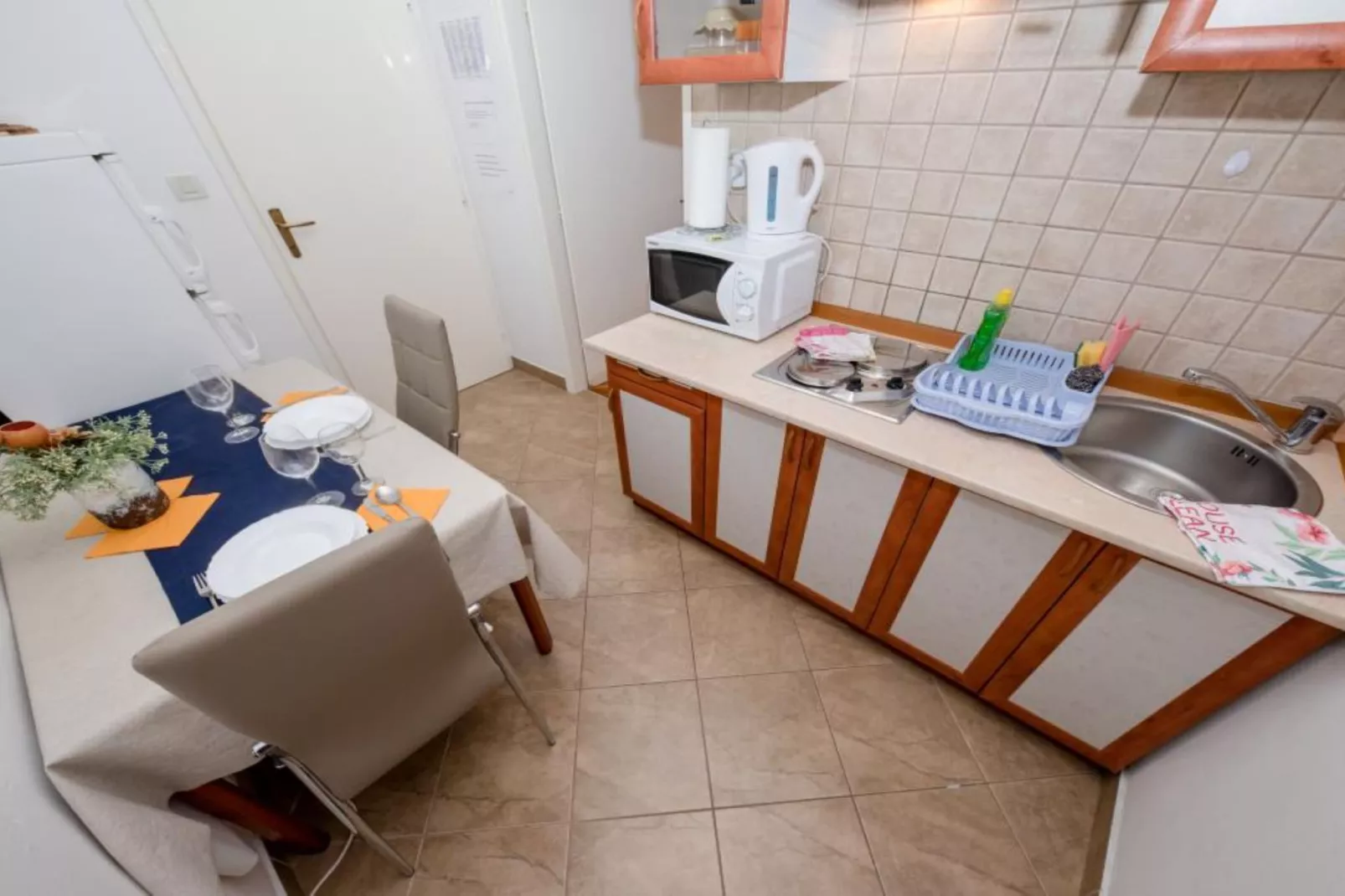 Studio Apartment with Terrace 4