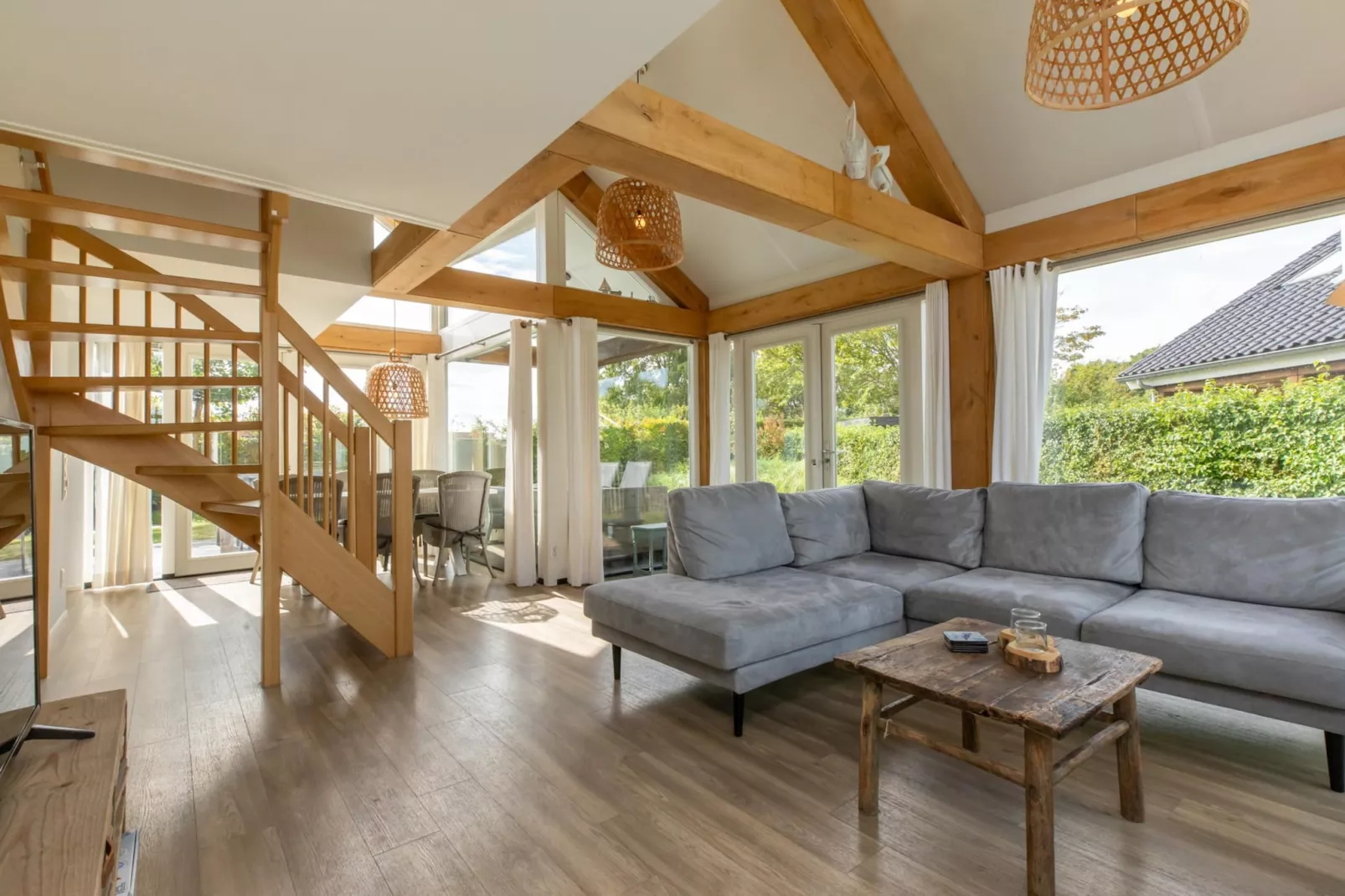 Zonnedorp Kavel 10 Renesse | Villa near the Beach & with Spacious Garden