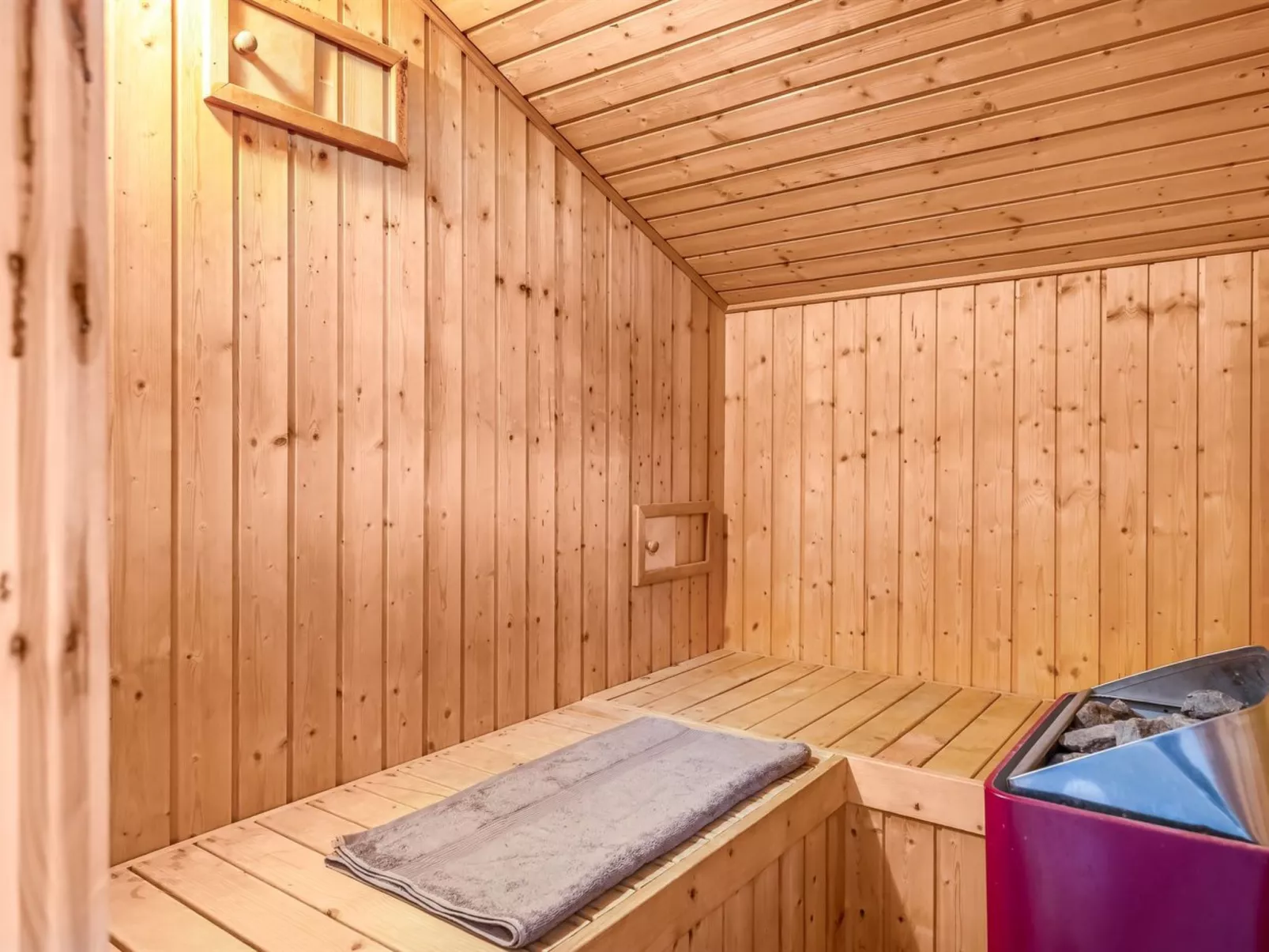 "Jord" - 3.7km from the sea