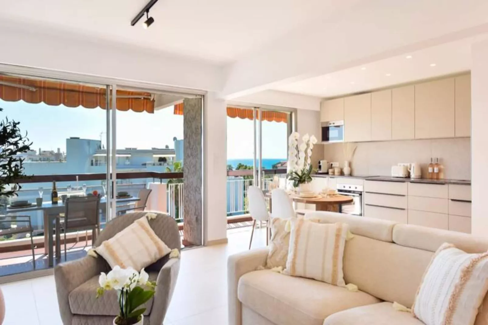 Résidence 2p Standing, Plage à Pied, Vue Mer, Garage.