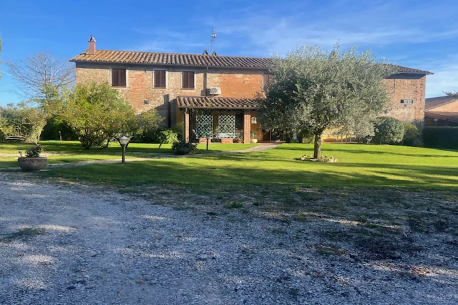 Appartamento Casale dei Girasoli-Buitenkant zomer