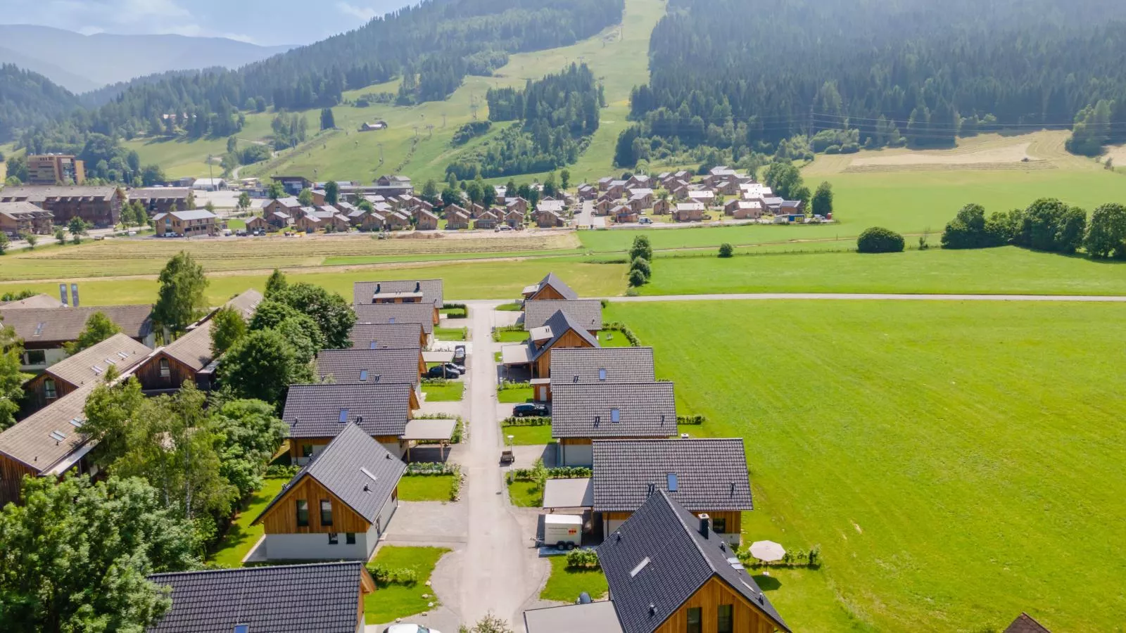 Mountain Chalet Chapeau-Buitenkant zomer