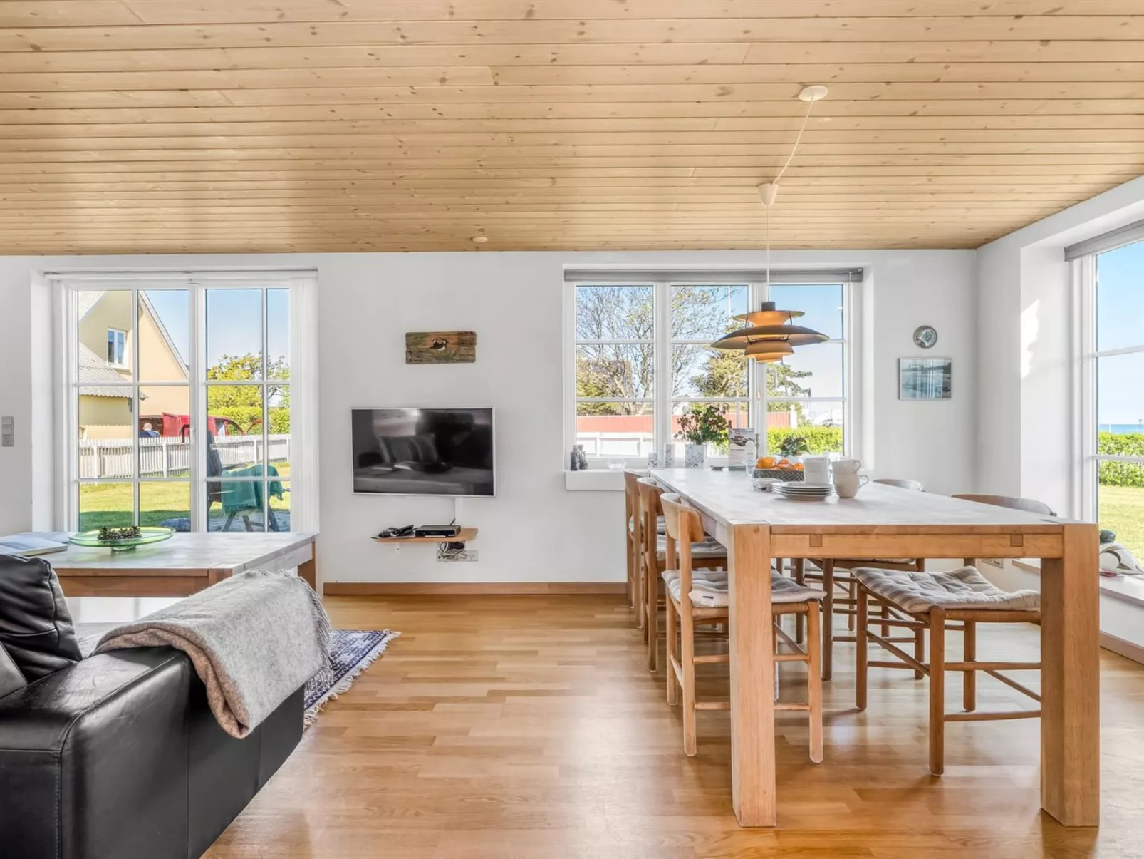 "Tara" - 300m from the sea