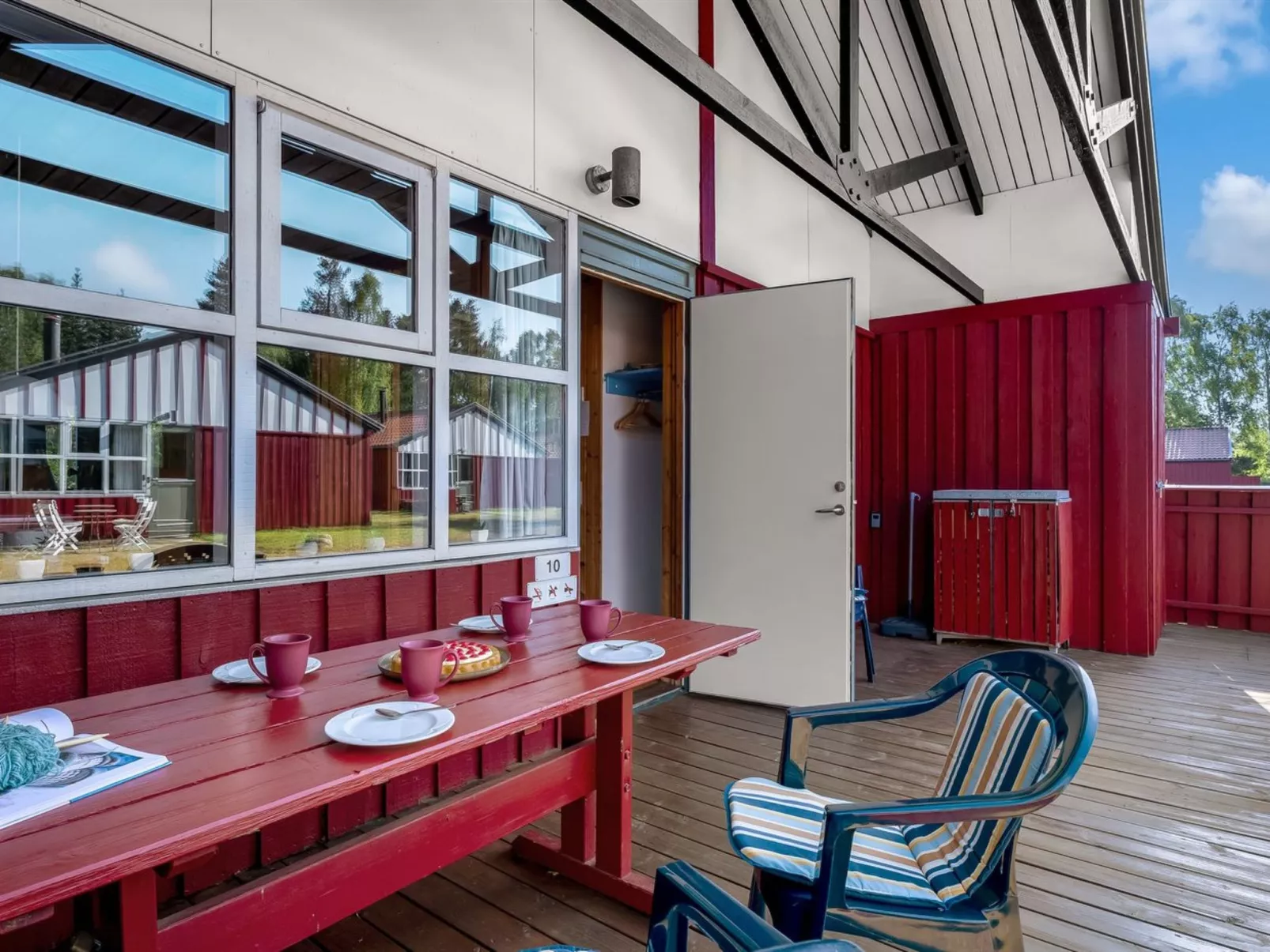 "Hira" - 300m from the sea