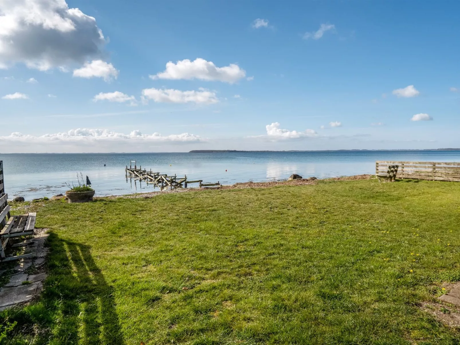 "Loella" - 35m from the sea