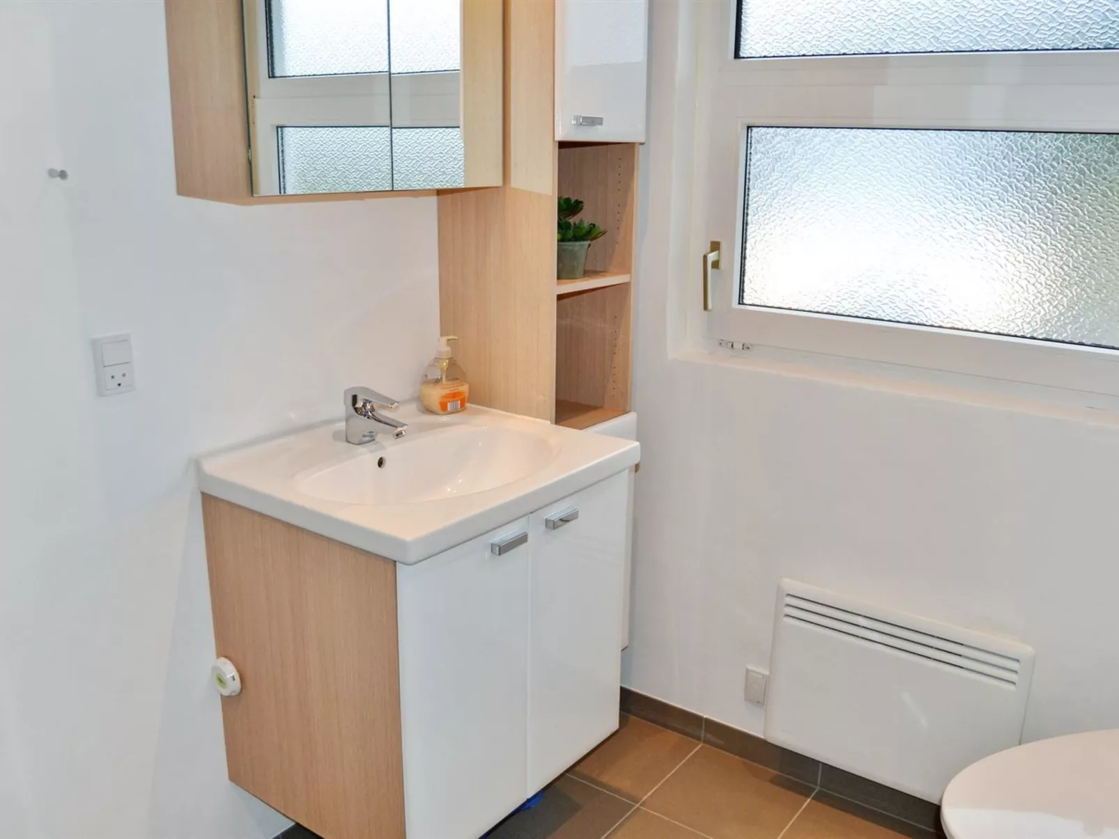 "Vicky" - 4km from the sea-Binnen