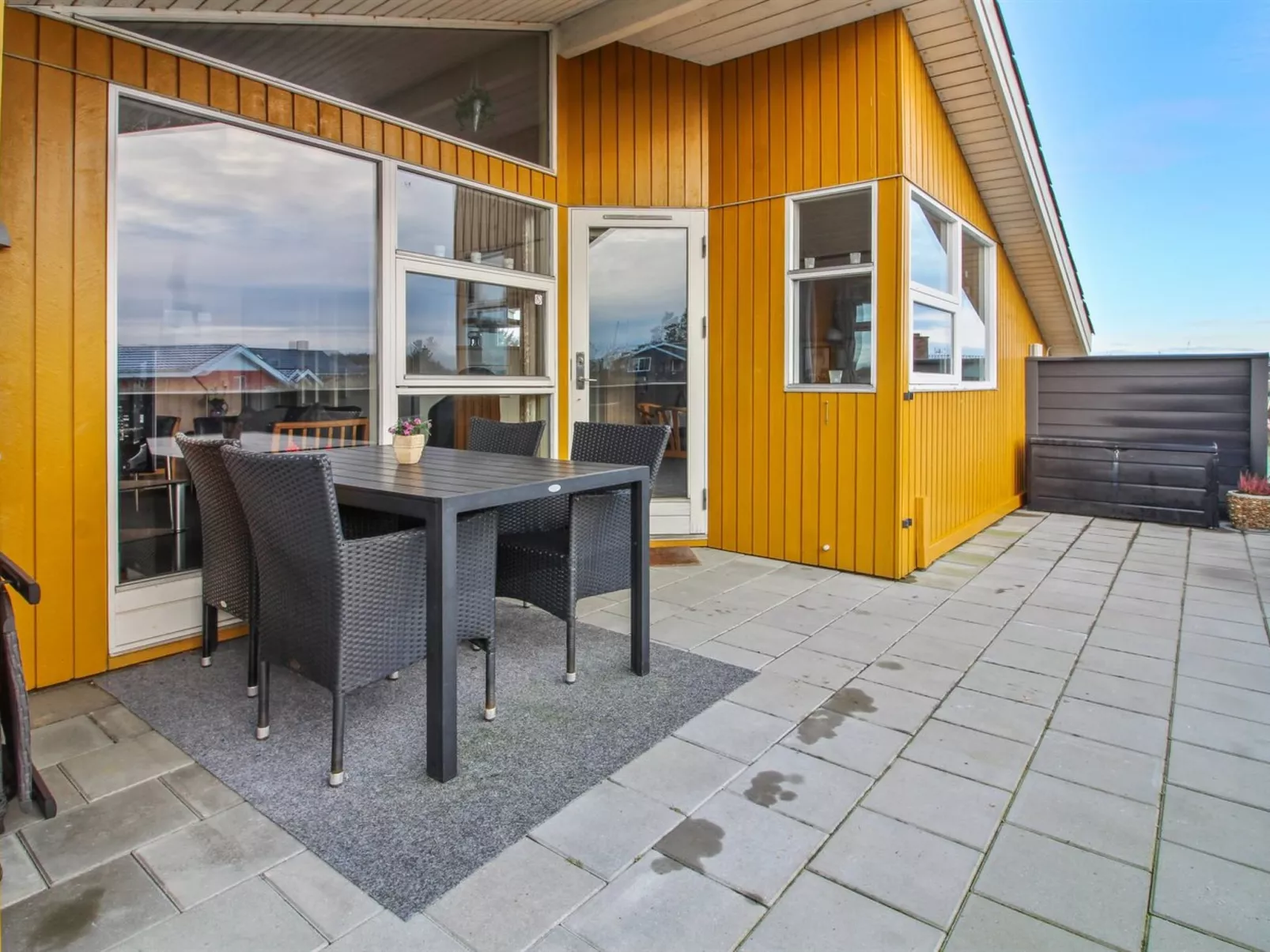 "Elsbeth" - 500m from the sea